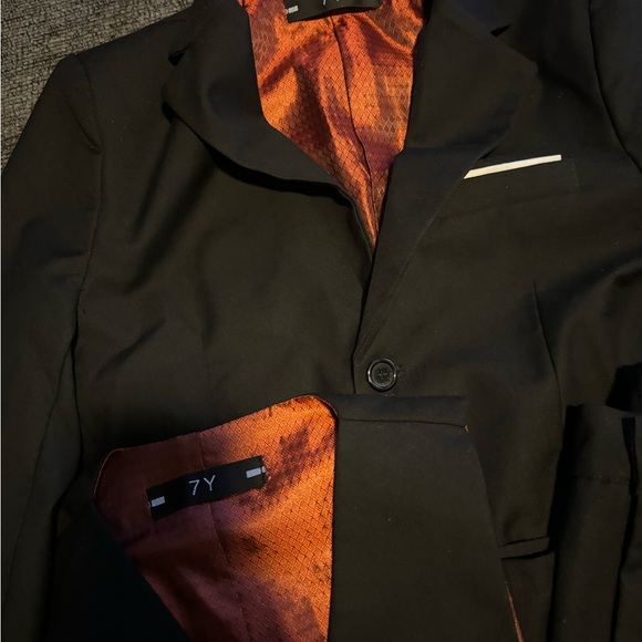 Boys SIZE 7 Suit set - Picture 2 of 3